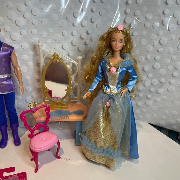 Barbie 👸Sleeping Beauty & 🤴Royal Ken with Princess & the Pauper Playset - Picture 2 of 16